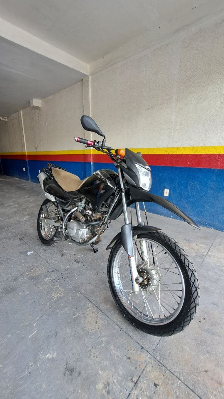 HONDA BROS 150 ES FRENTE DIREITA